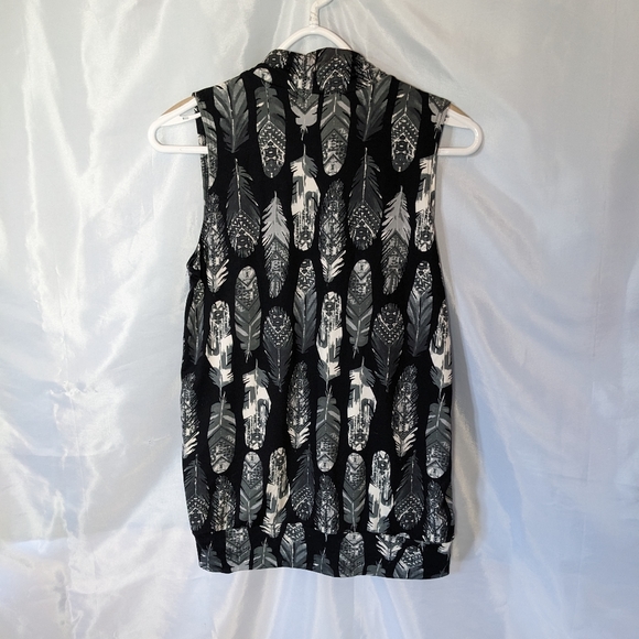 Feather Pattern Mock Neck Tank - Picture 7 of 7